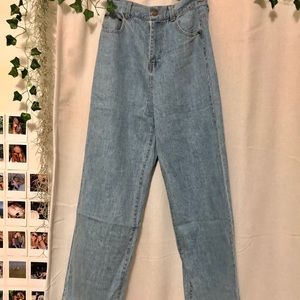 Super trendy lose jeans:)